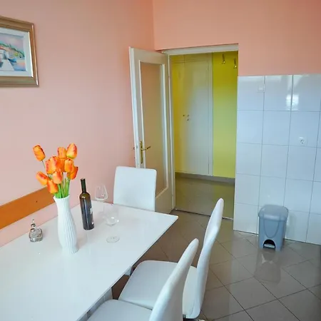 City Galleria With Balcony & Parking Apartment *