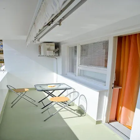 City Galleria With Balcony & Parking Apartment *