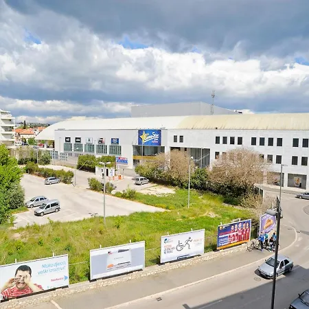 City Galleria With Balcony & Parking Apartment *